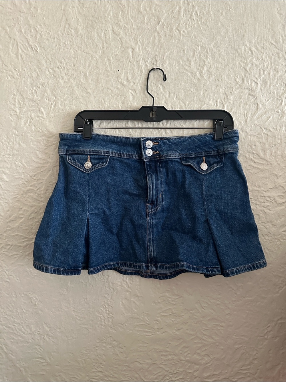 American Eagle Low Rise A-Line Mini Denim Skirt Medium Dark Wash Pleated 6